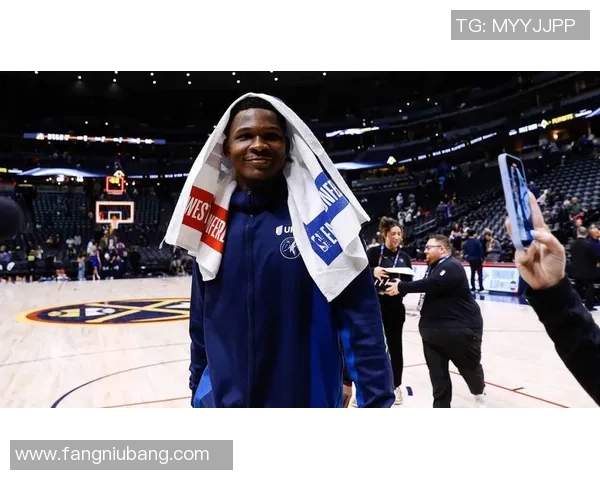 足球明星佩戴头套的独特风采与时尚魅力展现 足球明星佩戴头套的独特风采与时尚魅力展现